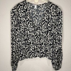 H&M Patterned Blouse Wide Long Sleeves Short Black & Cream Women’s Size Large
